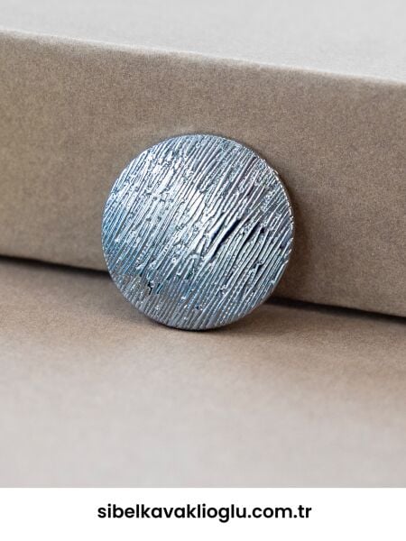 Gümüş Yuvarlak Çizgili Düğme