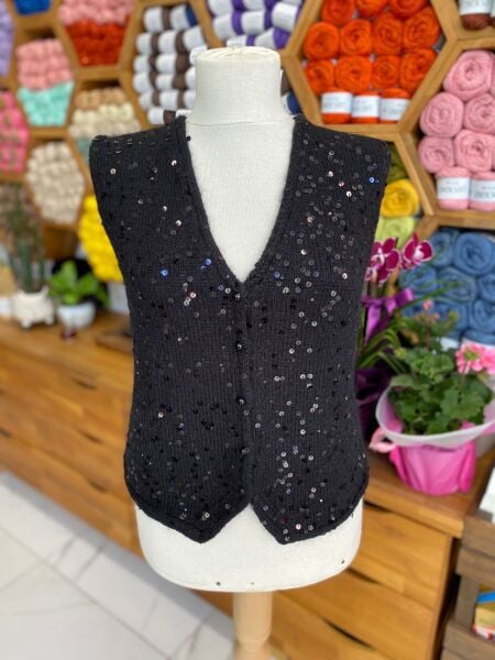 Siyah Pullu El Örgüsü Yelek