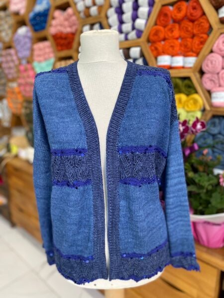 Mavi Ajurlu El Örgüsü Pullu Hırka